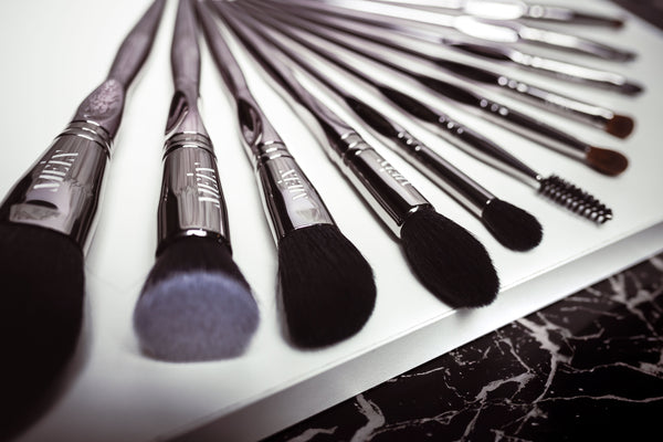 Kit de Maquillaje con Paleta, Brochas y Pestañas "The Make Up Collection"
