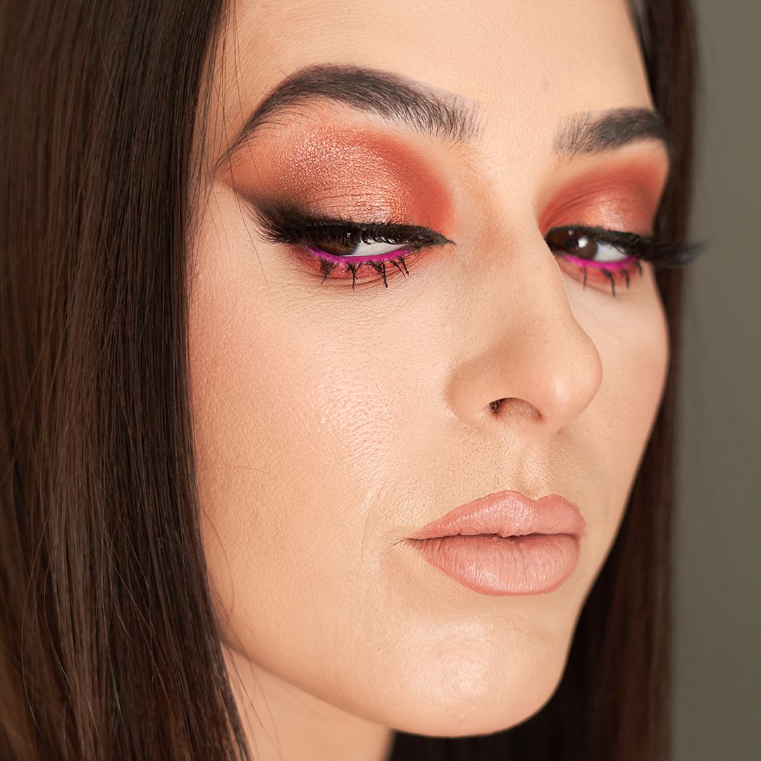 The Eyeliner (Lines)